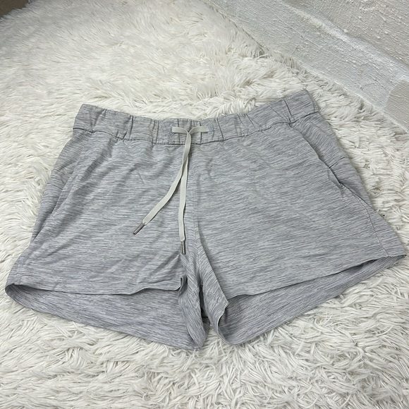 Lululemon On The Fly Short *2.5" Wee Are From Space Nimbus Battleship - Picture 1 of 5